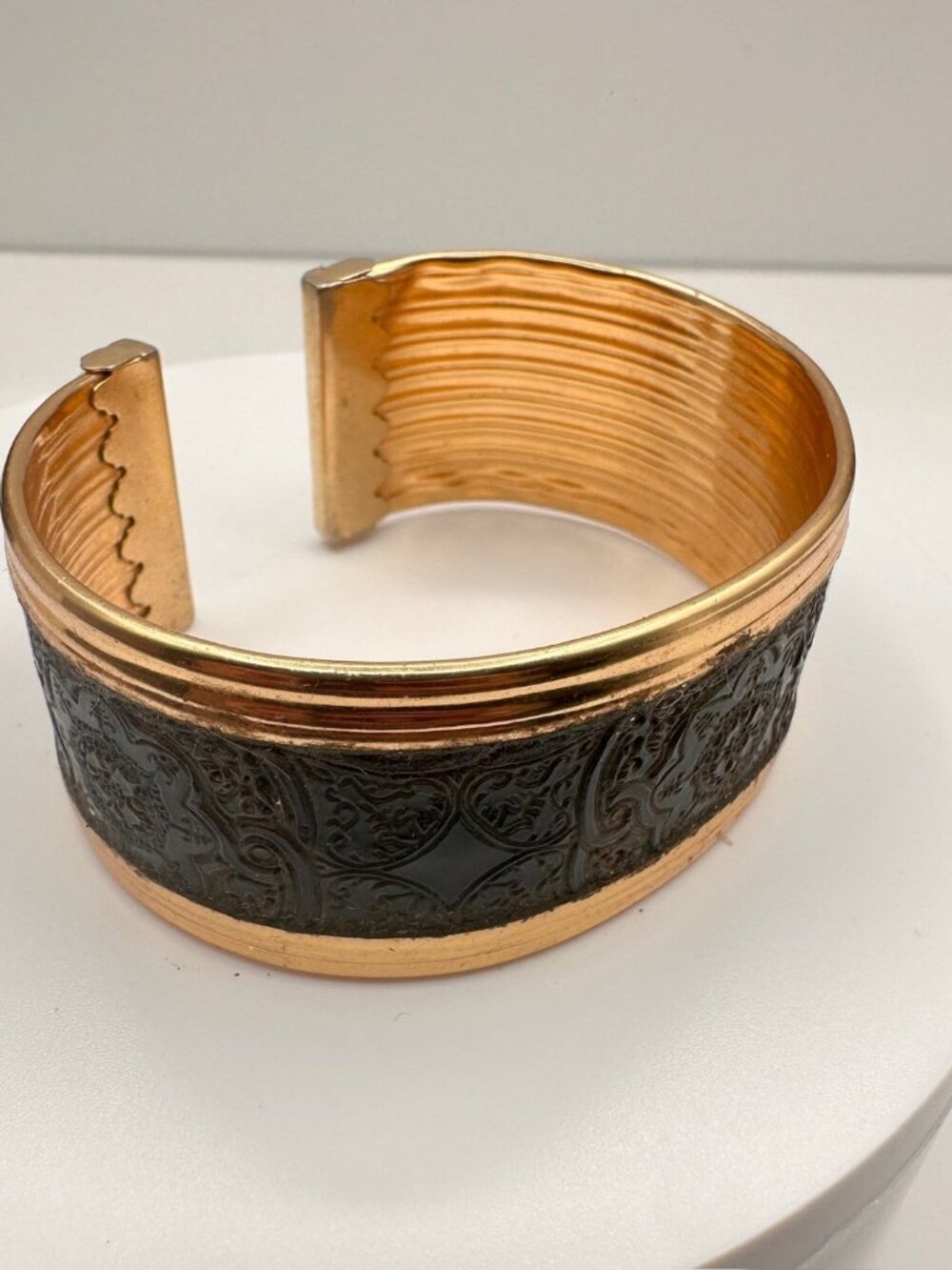 Vintage 80s Wide Gold Tone Black Enamel Etched Filigree Hand Bracelet Statement